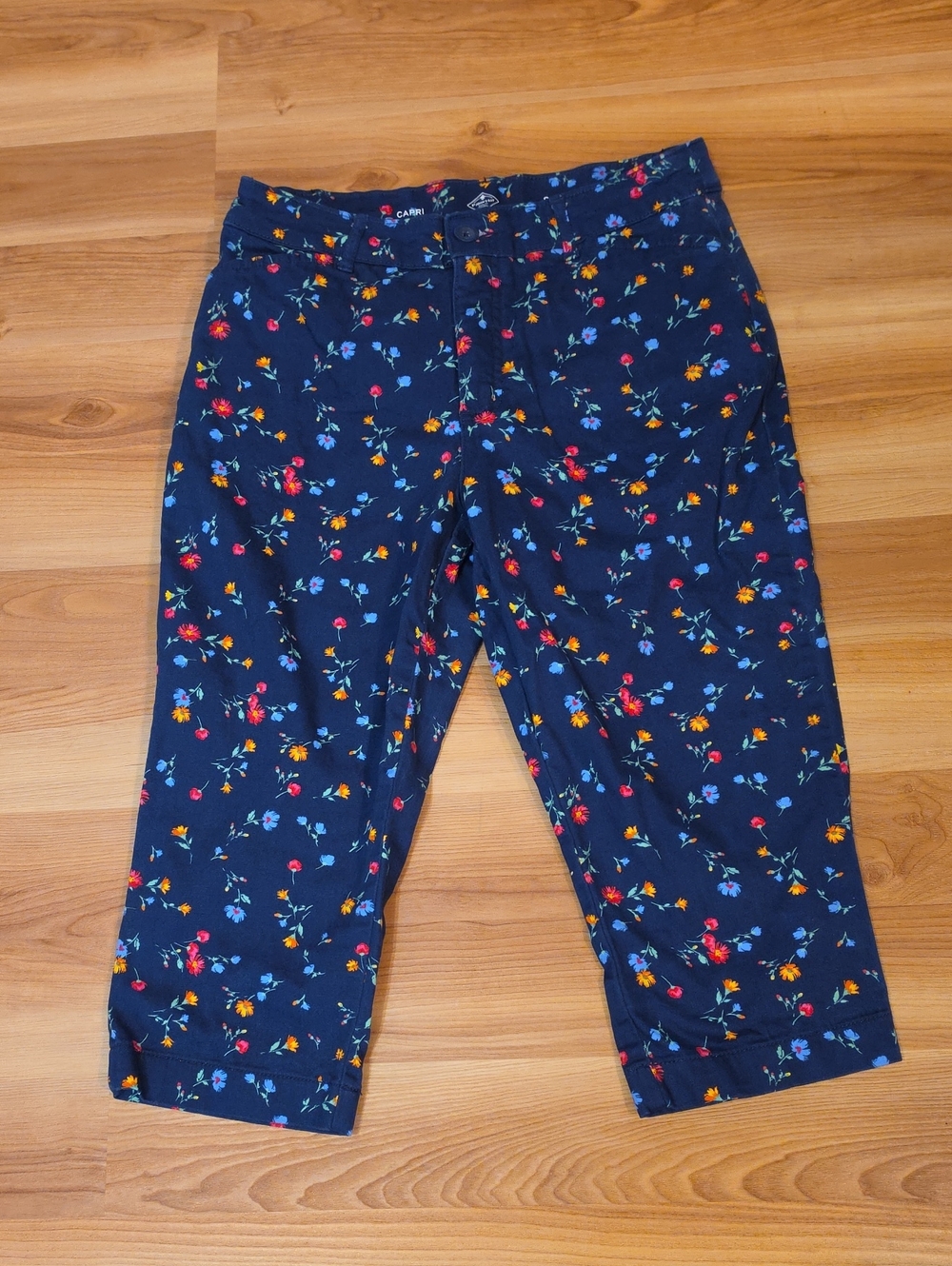 St. John's Bay Navy Floral Capri Pants - Size 8